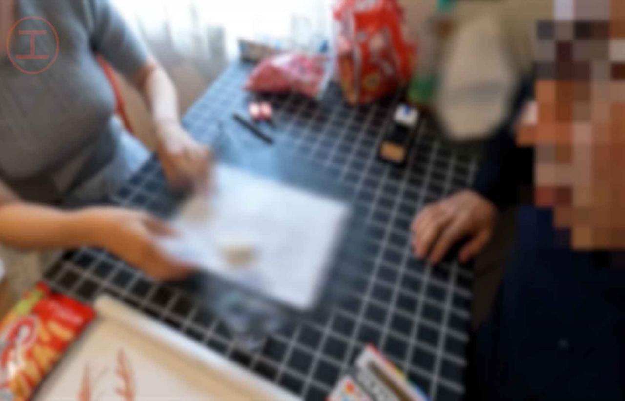 FC2-4499417 【個人】 クズ旦那に売られ、、ぼ乳を垂らしながらも体で返済中